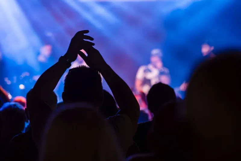 One Song, Packed House: How Dropping a Toto Track Into the Setlist Is Quietly Changing the Live Music Business